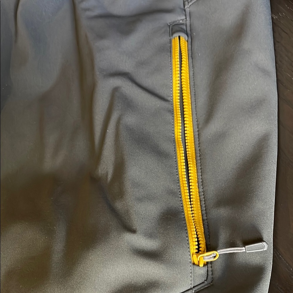 Mountain Hardwear Black Jacket - Picture 4 of 11